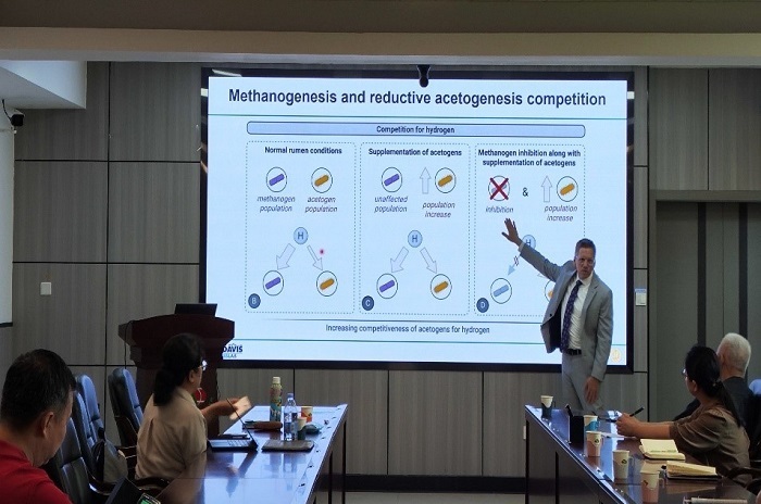 Renowned Microbiologist revisits Institute of Subtropical Agriculture, CAS